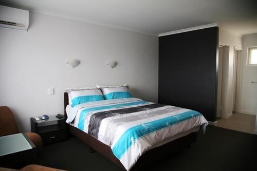 Christies Beach Hotel Clarendon Экстерьер фото